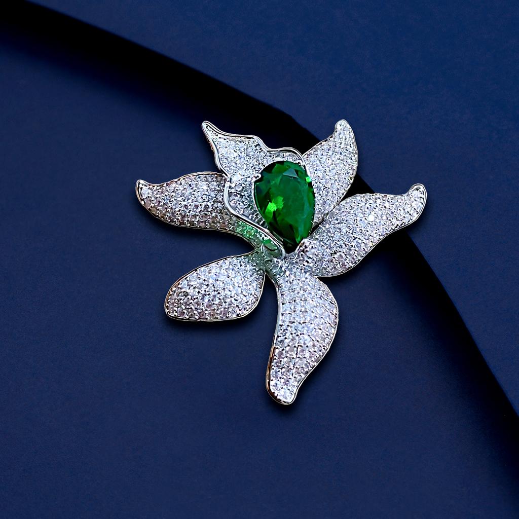 Winter New Korean Style Fashion Elegant Women's Luxury Brooch Pin Small Design Chrysanthemum Flower Brooch Pin