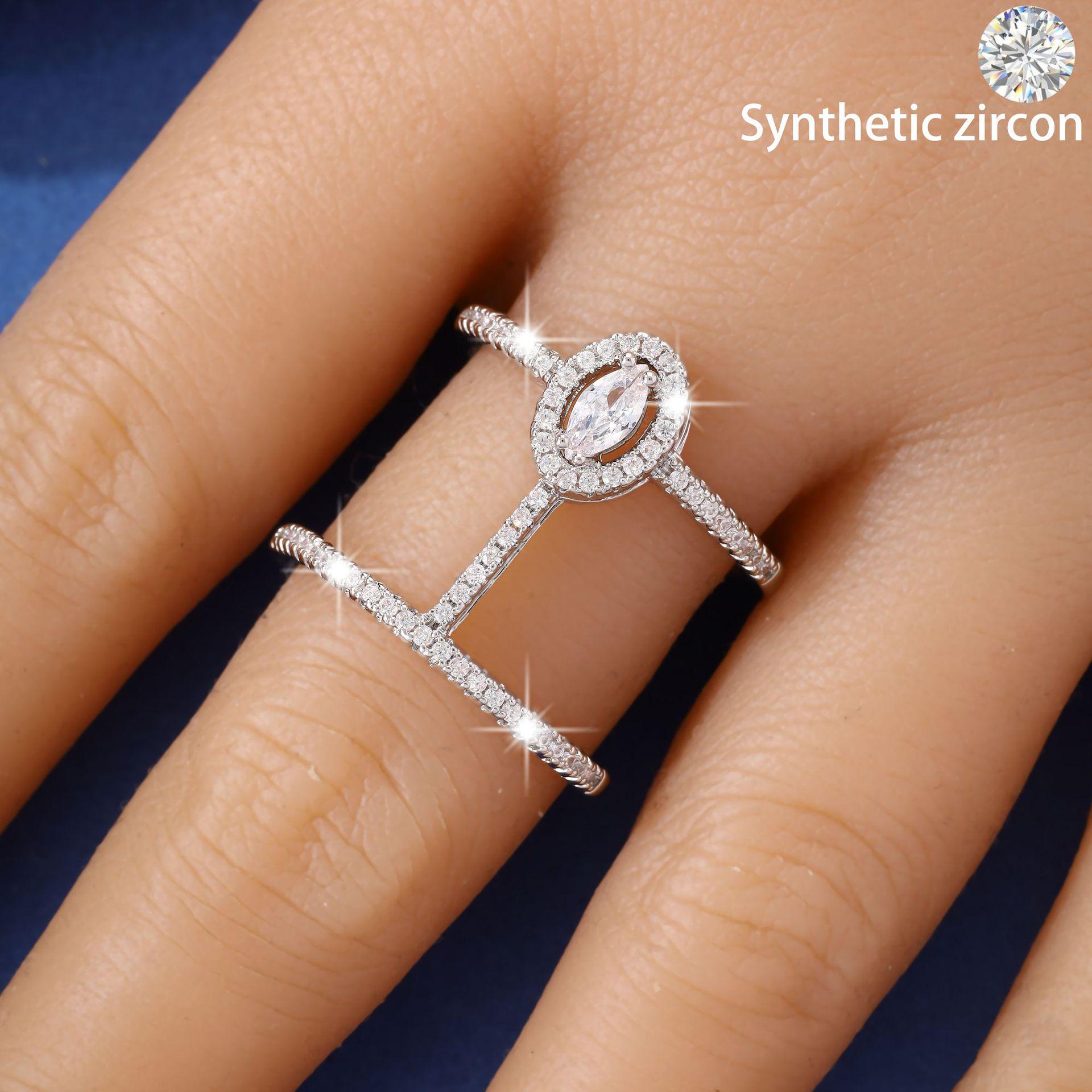 

Geometric Hollow Out Exaggerated Ring with Inlaid Zircon