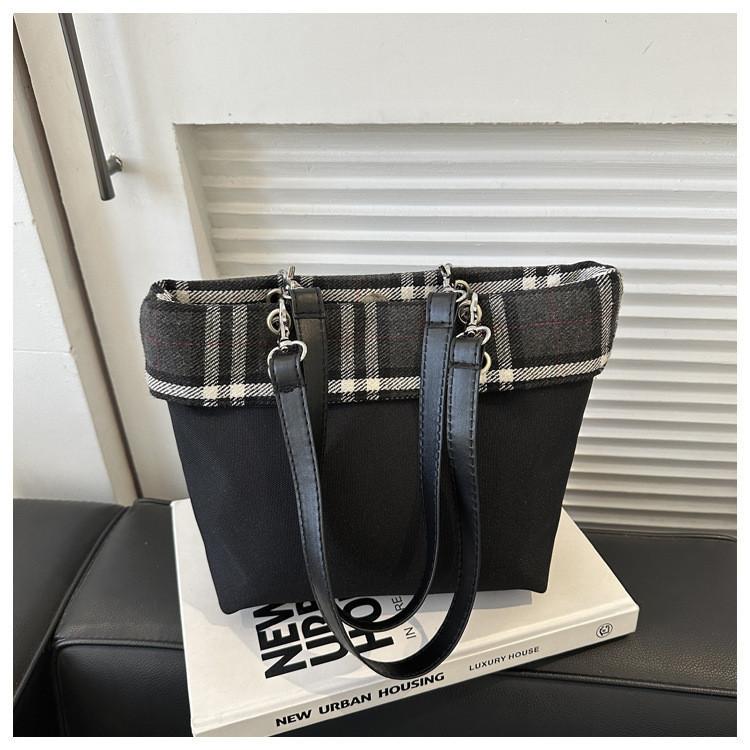 Korean Plaid Fabric Bucket Bag Women's Bag 2024 Winter New Texture Fashion Simple Shoulder Bag