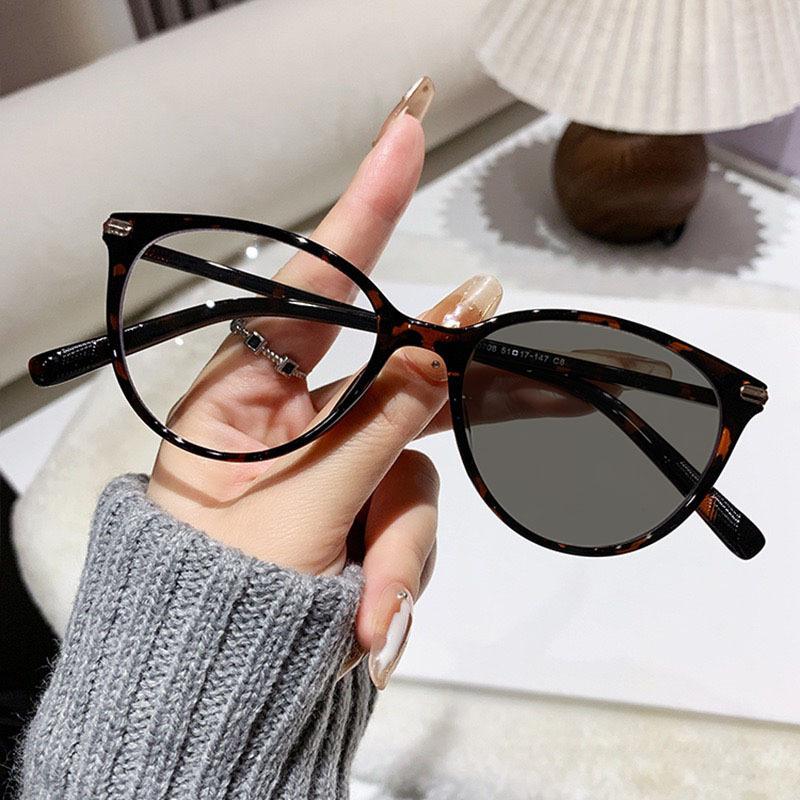 New Vintage Cat Eye Photochromic Reading Glasses Outdoor Color Changing Far Sight Eyeglasses Women Men Anti Blue Light Eyewear
