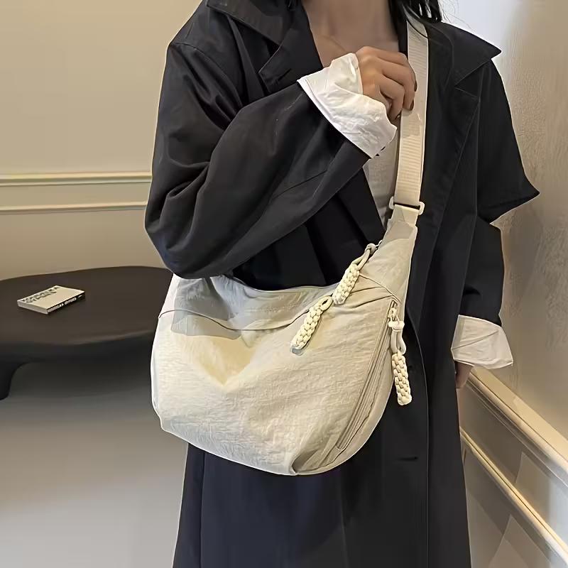 ЭлегантнаяЛегкая Легкая Элегантная женская нейлоновая сумка кроссбоди Большая вместимость регулируемый и складной ремешок белый 1060₽