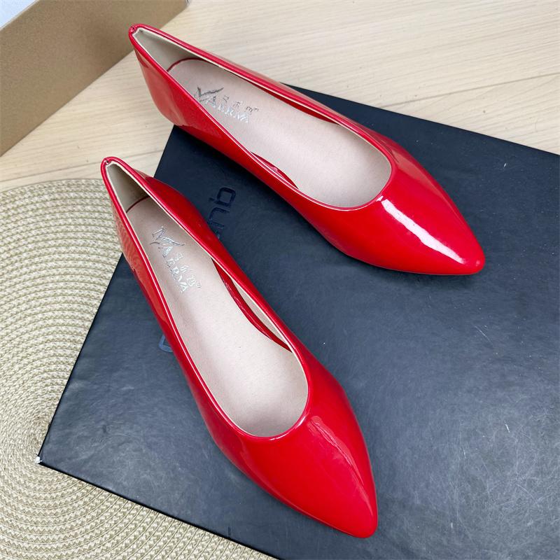 Fashion 2025 New Pointed Toe Women's Flat Shoes Patent Leather Work Boat Shoes Large Size Women Shoes 42 43 Loafers Women Zapatos Mujer