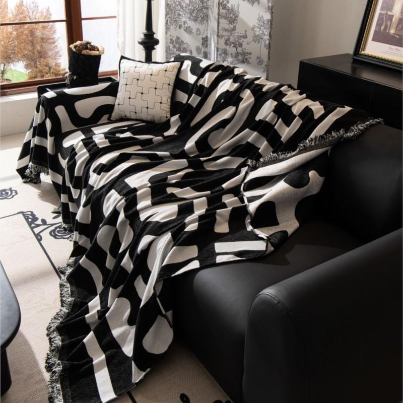 Camping Picnic Black White Mat Throw Blankets for Living Room Sofa Couple Position Modern Throw Color Block Blanket Cover