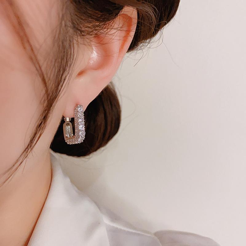 Sweet and Light Luxury Square Buckle Earrings for Women Cold Style High-end French Versatile Diamond Earrings
