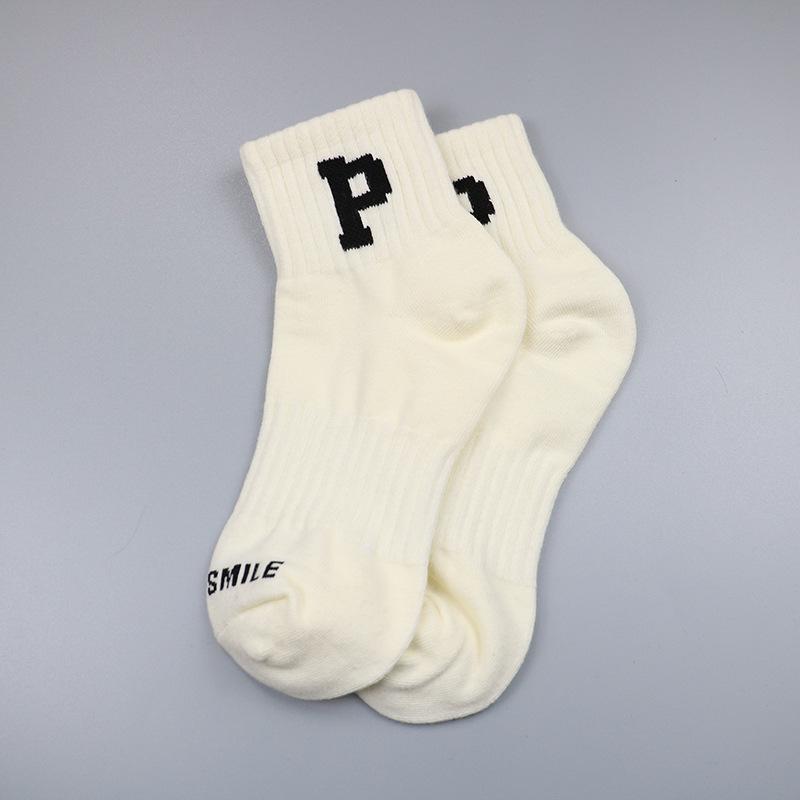 

Спортивные носки корейского стиля с буквой P средней длины для мужчин и женщин 36-44 грязно-белый