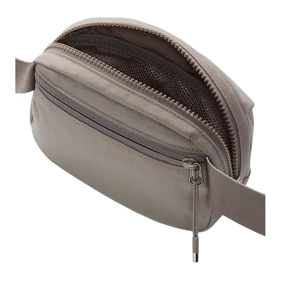 New Nike Aura Crossbody Bag 2L HM6120-009