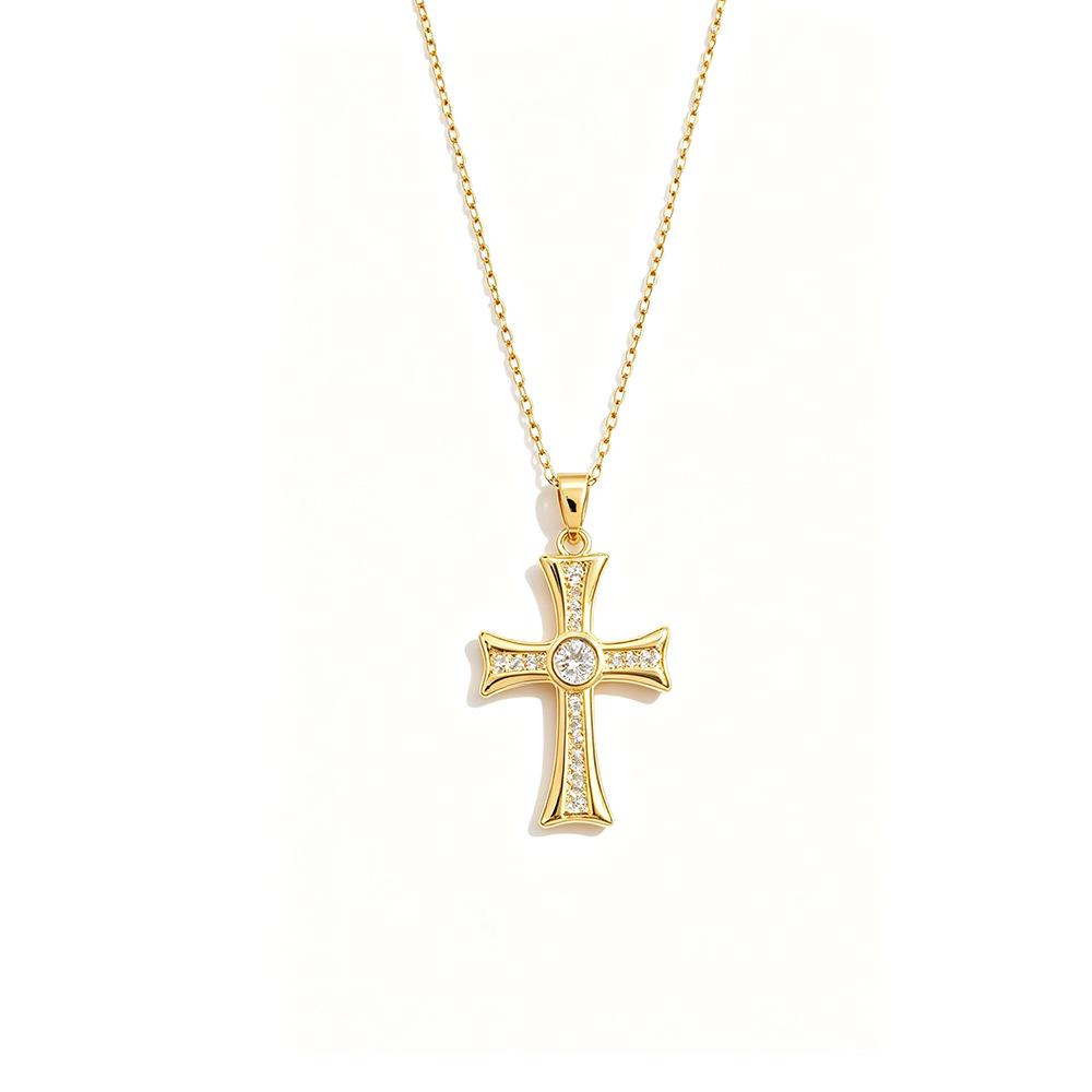 European and American Diamond Cross Necklace - Summer Light Luxury, Versatile, Exquisite Clavicle Chain for Women.