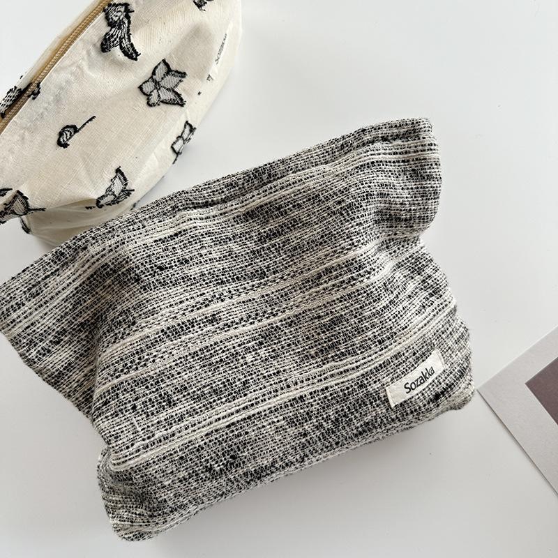 Trendy Capacity Large Butterfly Texture Cosmetic Bag Travel Portable Bag Storage