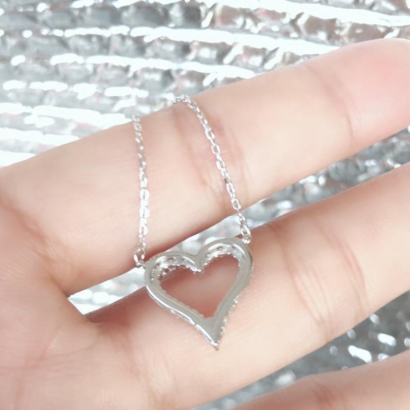 Huitan Dainty Heart Necklace Silver Color AAA Round Cubic Zirconia Delicate Women's Necklaces Daily Wear Party Fashion Jewelry
