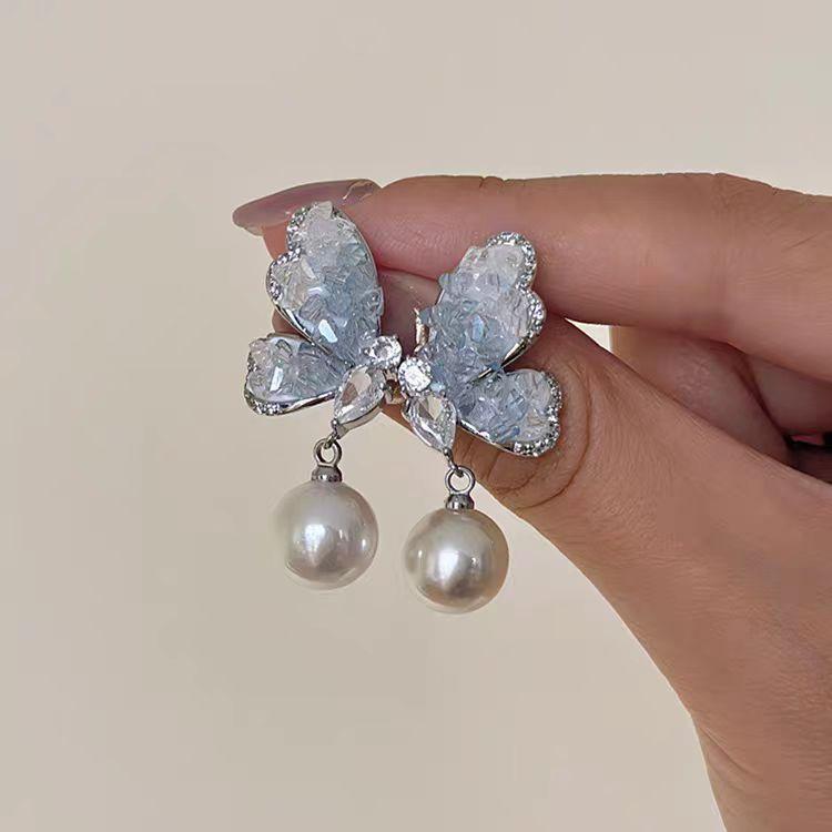 Silver needle flash zircon earrings, women's exquisite temperament stud earrings, spring and summer earrings.
