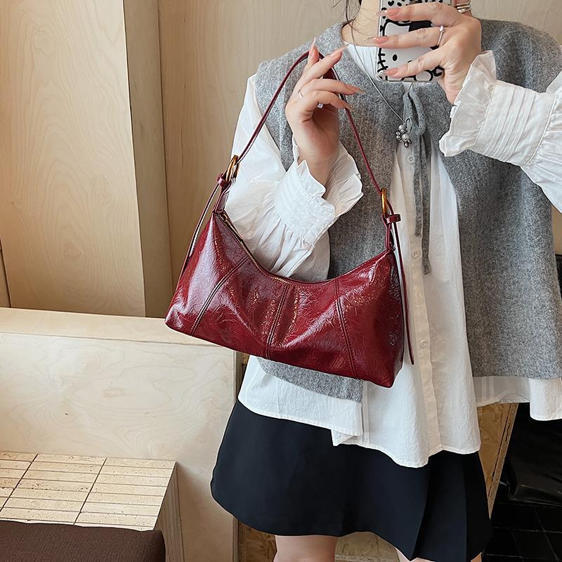 Korean niche croissant bag autumn and winter new girls high-end messenger bag daily commute armpit bag fashionable and versatile