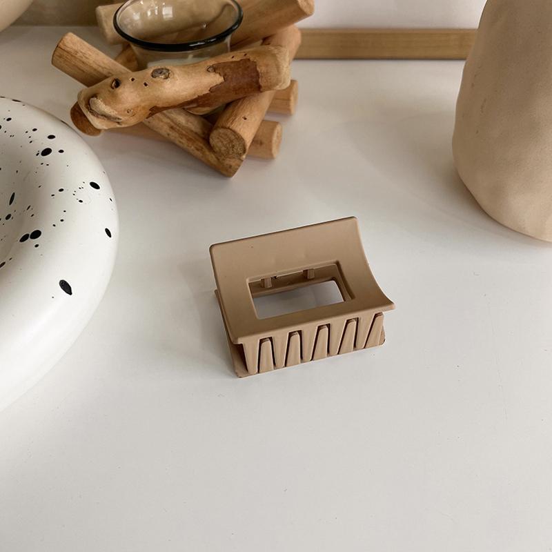 Korean Fashion Coffee Beige Large Hair Claw Solid Color Acrylic Hairpin Barrette Hair Clips Headwear Women Hair Accessories