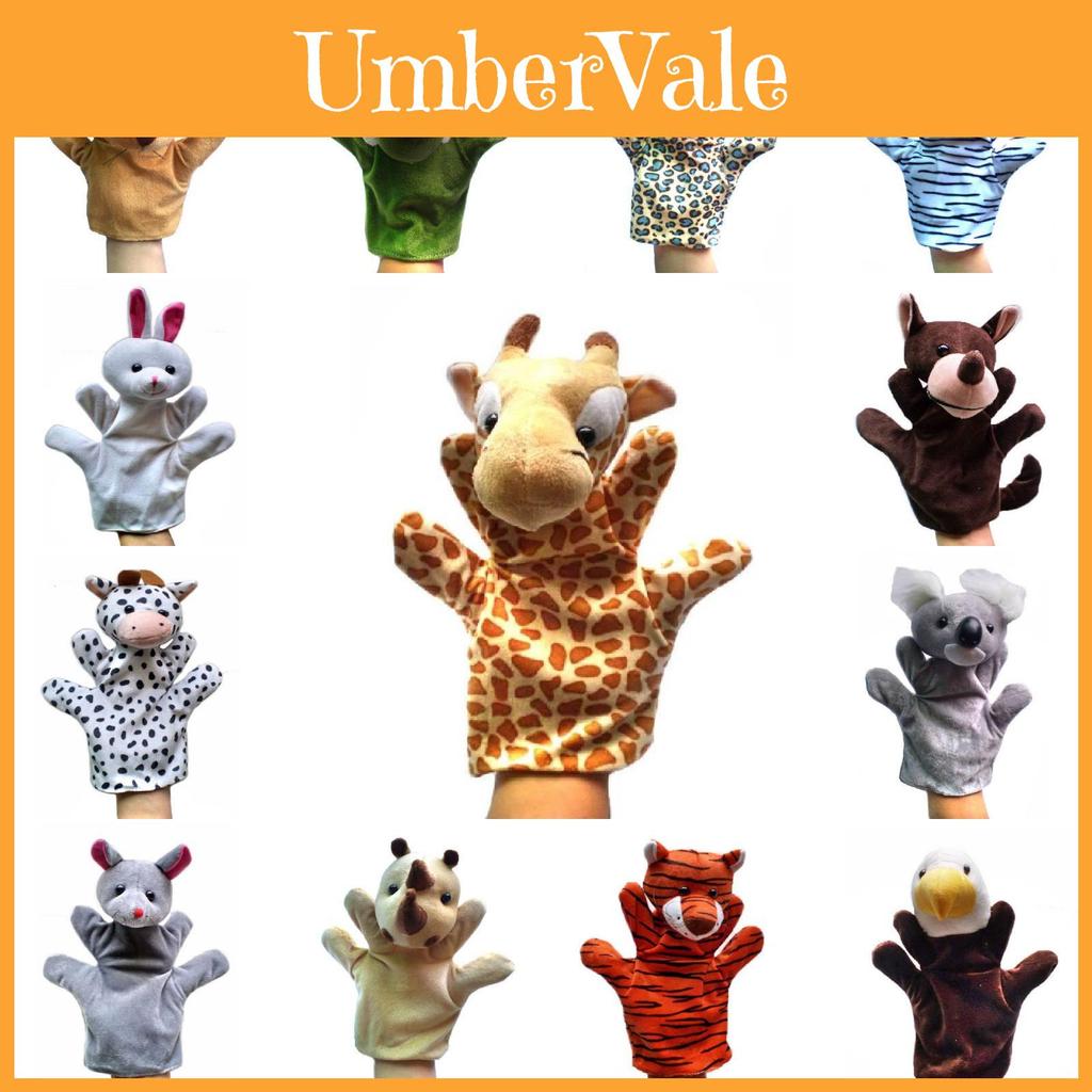Weiche und entzückende Handpuppen von Gemeinschaftshelfern mit bunten Tiermotiven