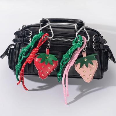 1 Stück Taschenanhänger Geschnittene Erdbeere Für Frauen Paar Autodekoration Schmuck Geschenk Accessoires Rucksackanhänger
