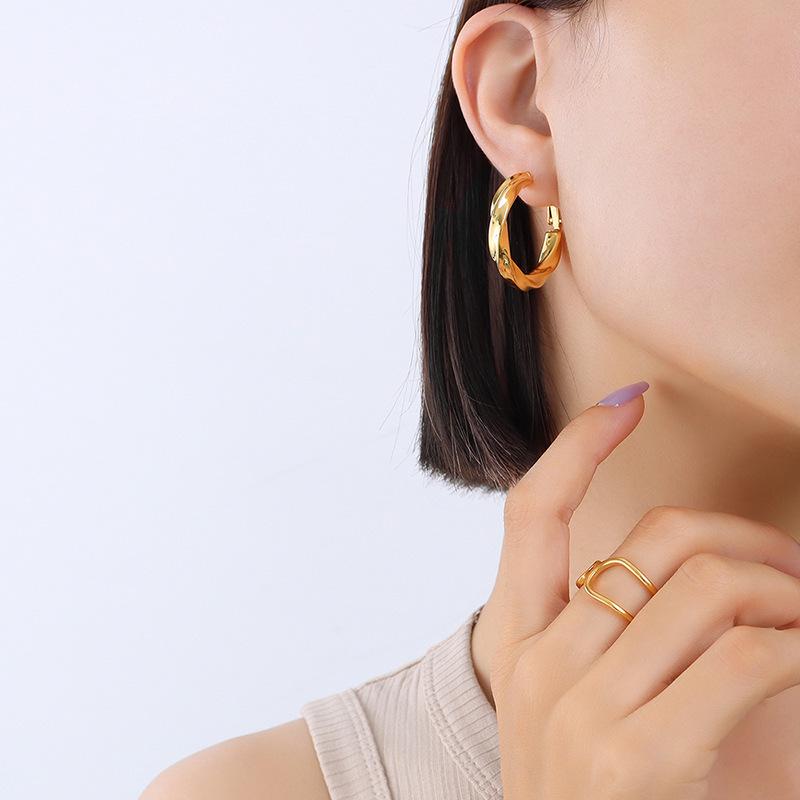 18K Gold-Plated Titanium Steel Twisted C-Shaped Earrings - Hong Kong Style