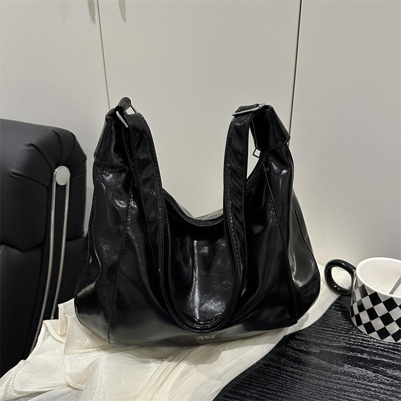 

Повседневная сумка большой вместимости женская 2025 весна-лето новая модная универсальная одноплечевая кроссбоди сумка-тоут для отдыха