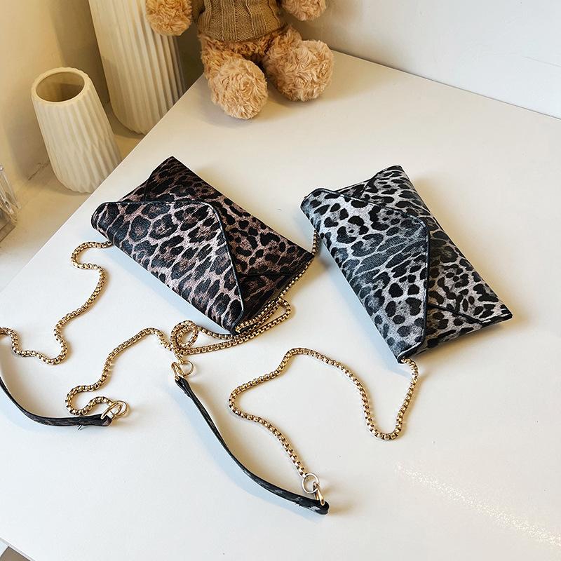 Bag Mobile phone bag Chain envelope bag Women's fashion leopard print messenger bag Versatile shoulder change bag