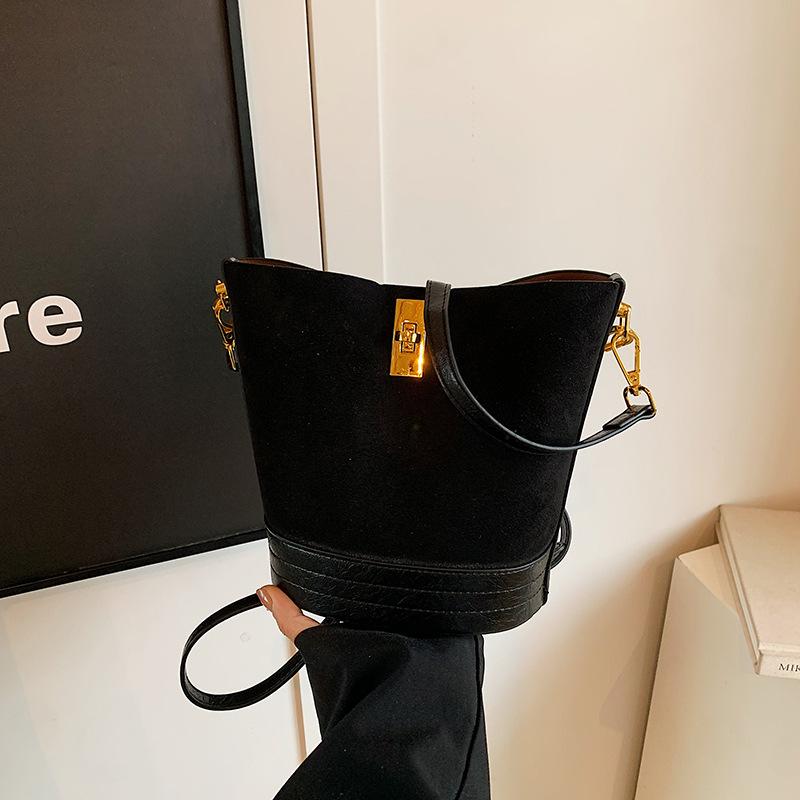 New Fashionable and Popular Bucket Bag Women's Urban Simple Commuting Versatile Handbag Lock Texture Shoulder Messenger Bag