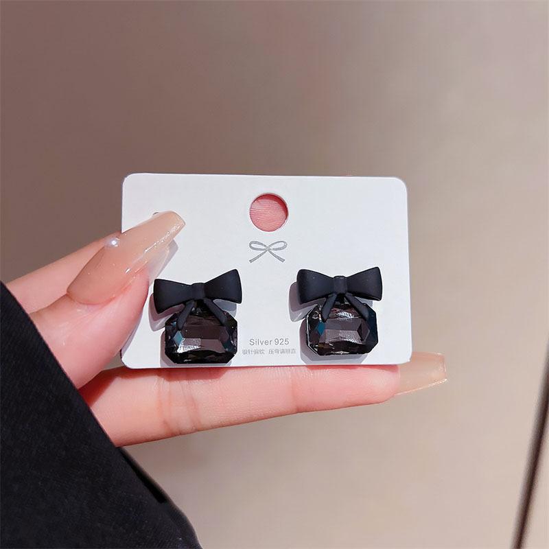 Elegant Black Rhinestones Crystal Earrings Lovely Square Bow Earrings for Women Sweet Jewelry as Gift pendientes bijoux