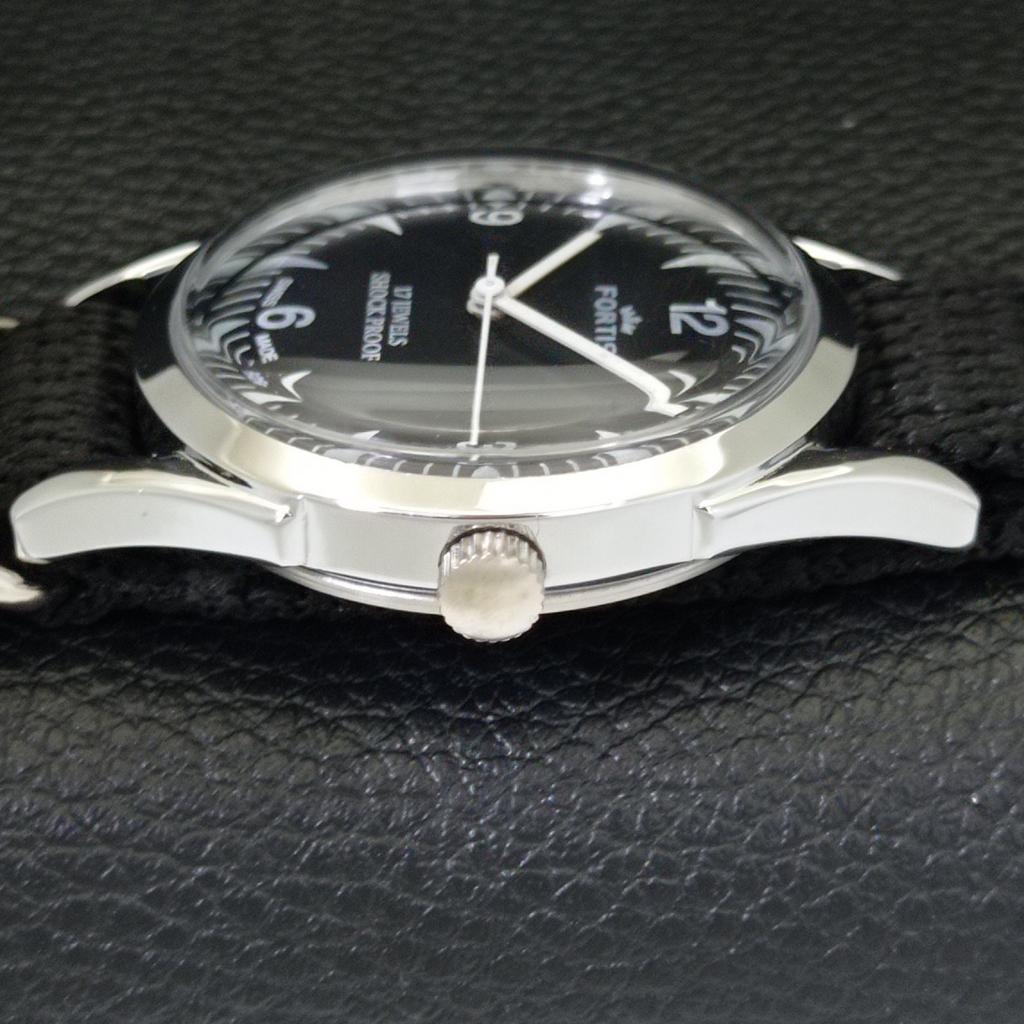 VINTAGE HAND-WINDING REFURBISHED SWISS MENS BLACK COLOR DIAL WATCH A700956-5 R205a-a700956