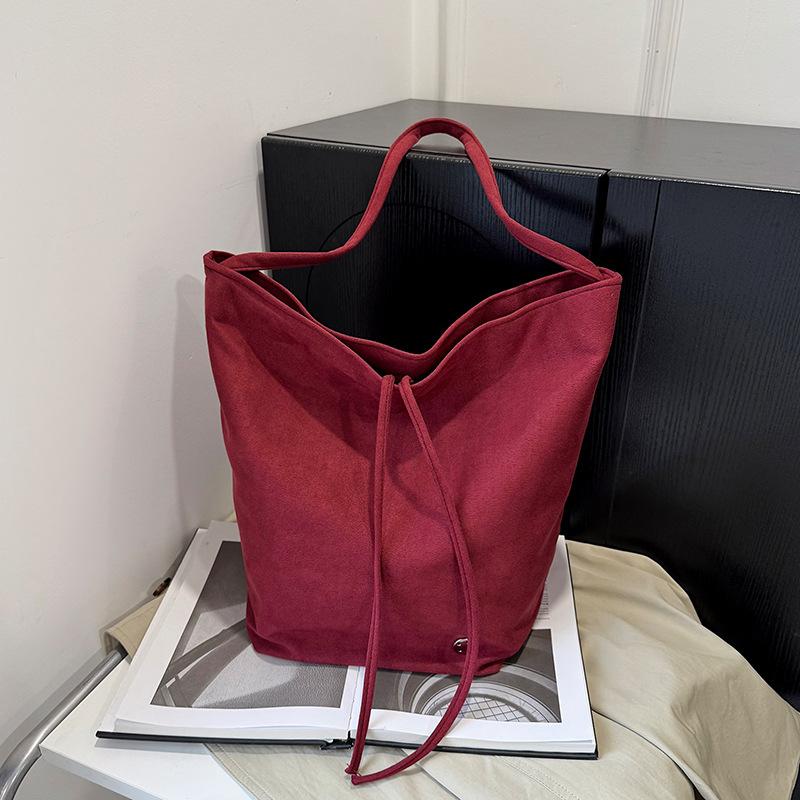 

Autumn Winter Tote Bags Vintage Suede Textured Casual Bucket Bag Large Capacity Fashiable Simple and Versatile Commuter Bag бордовий