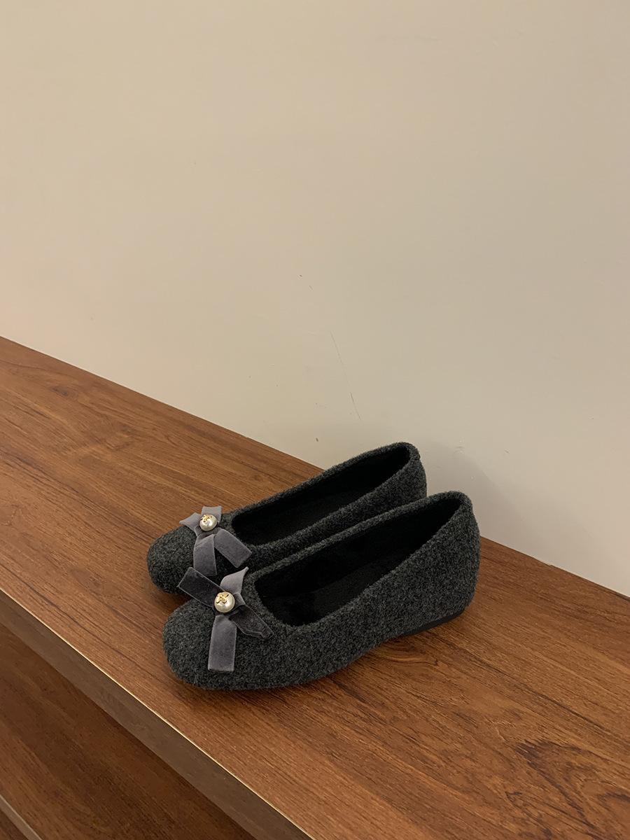 

Увеличивающие внутреннюю высоту розовые шерстяные одинарные туфли женские зимние новые корейские балетки сказочные ветряные пушистые туфли на толстой подошве бархатные хлопковые туфли 35 серый