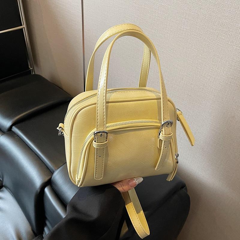 Retro beautiful bag summer women 2025 new trend portable bowling bag casual messenger shell bag
