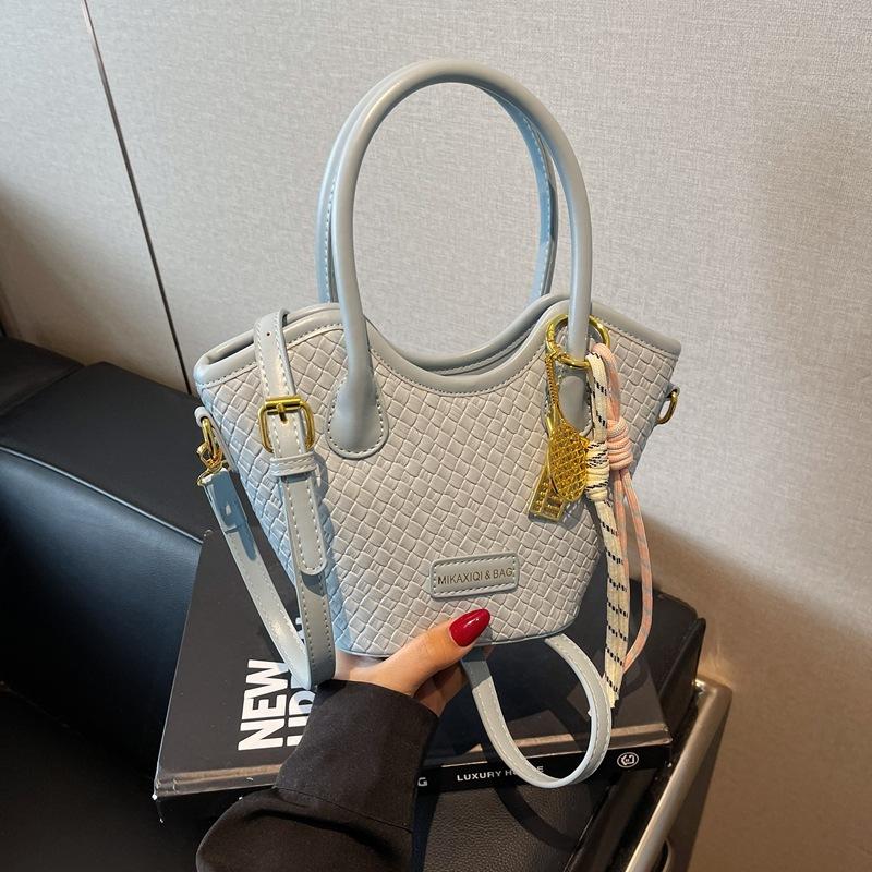 Niche Woven Bags Women's New Summer Versatile Messenger Bags Fashion Handbags Bucket Bags