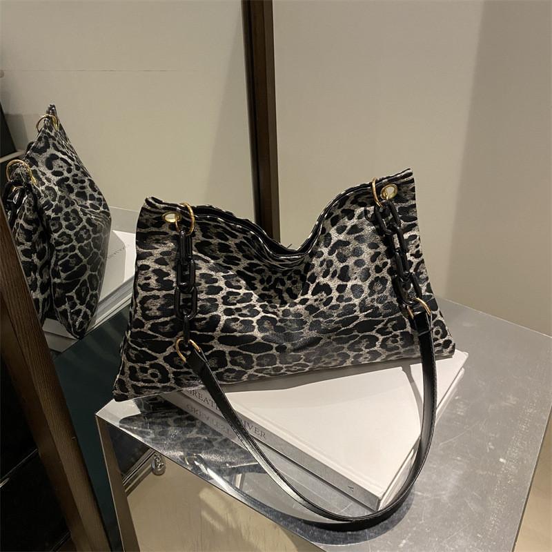 Stylish And Trendy Korean Style Large Capacity Women's Casual Tote Bag In Black And Brown