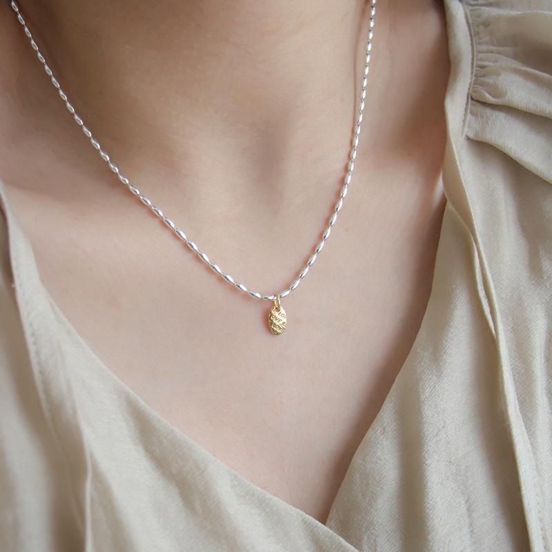 Trendy Oval Pendant Necklace with Olive Bead for Women