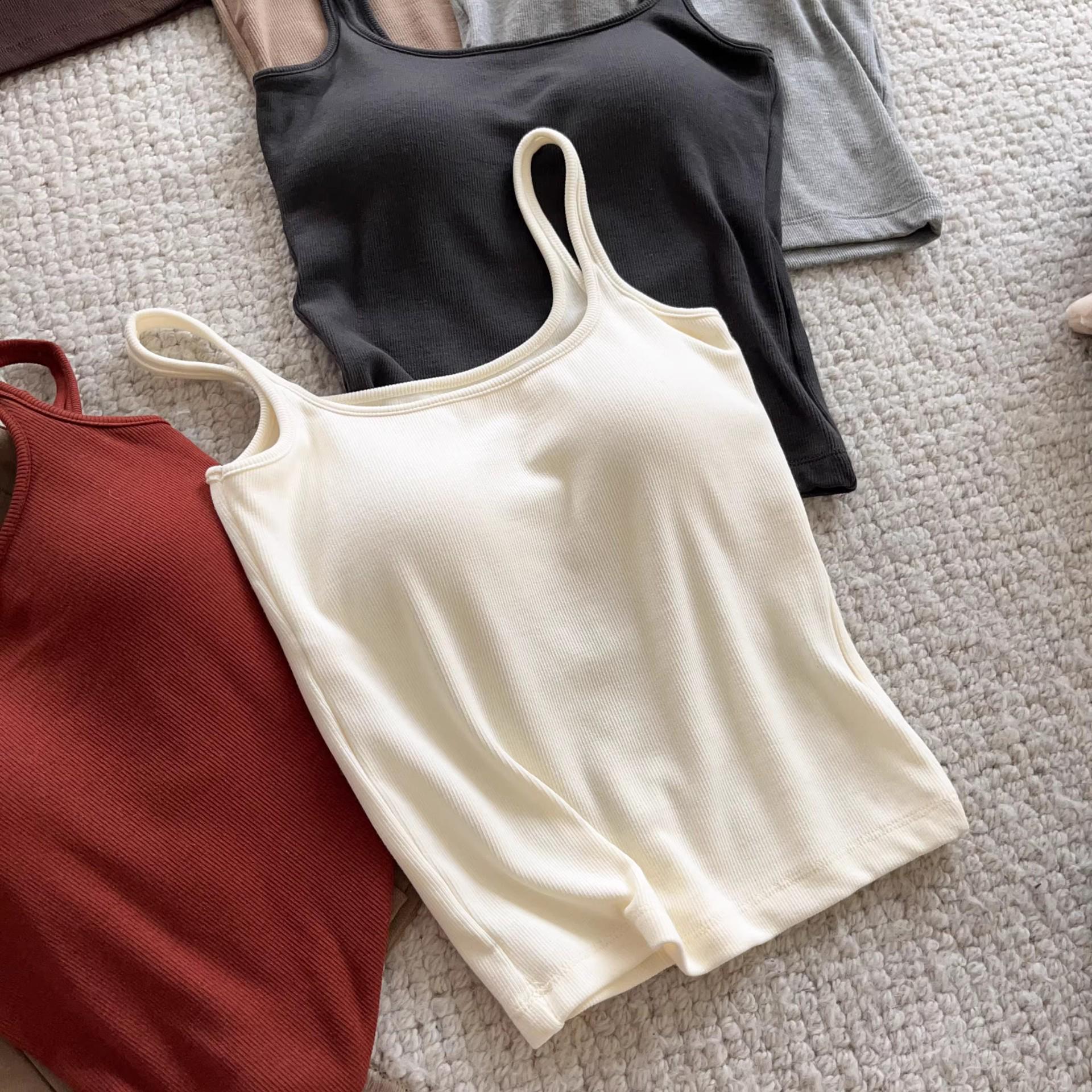 

Korean-Style Brushed Strap Tank Top: Solid Color, Square Neck, Slim Fit, Chest Pads, Perfect Autumn/Winter Base Layer. One Size (suitable for 80-130 jin) білий
