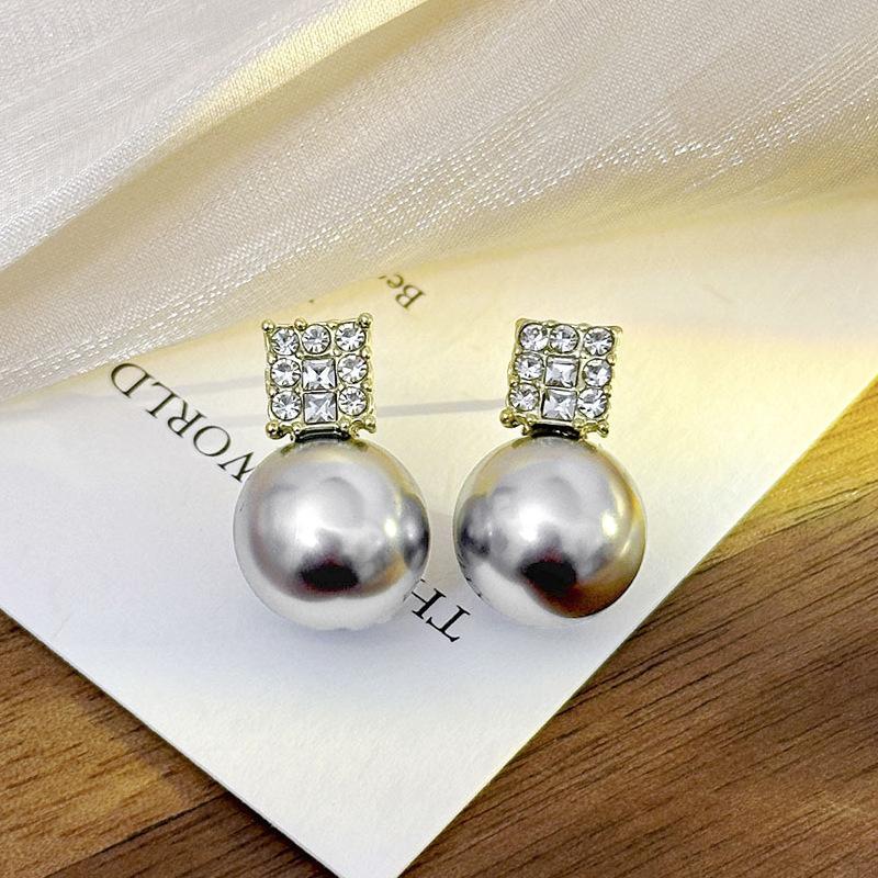 Light Luxury Pearl Stud Earrings Celebrity Temperament Flower Earrings Elegant High-end Earrings