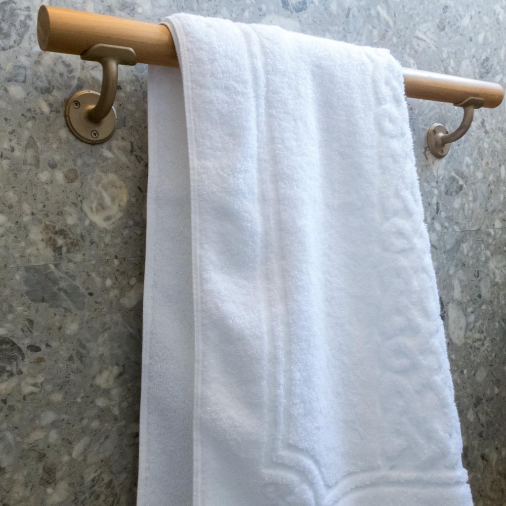 of hotel Hotel Use Bath Towel 60 x Cotton Thick Imabari Towel [Set 3] [Luxury specifications] 120cm/White 100%