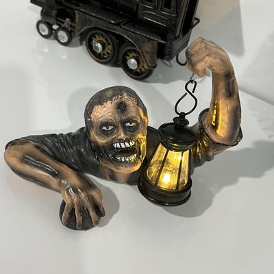 Halloween Zombie Lantern Ornament Resin Spooky Zombie Figurine Statue Sculpture Indoor Outdoor Garden Lawn Yard Patio Holiday Party Decoration