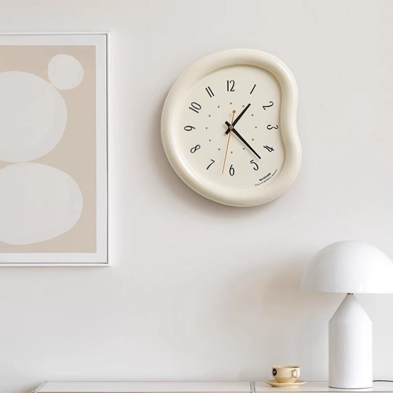 European Aesthetic Clock Wall Modern Art Creative Design Living Room Interior Wall Watch Simple Light Luxury Wanduhr Decor