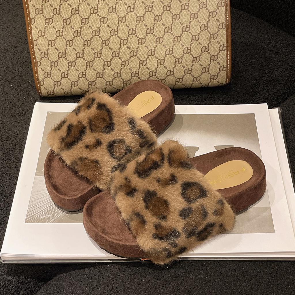 Pohádkové pantofle s leopardím potiskem, dámské venkovní nošení 2025 podzimní nové plyšové do klimatizované místnosti, líný jednoslovný bavlněný mop