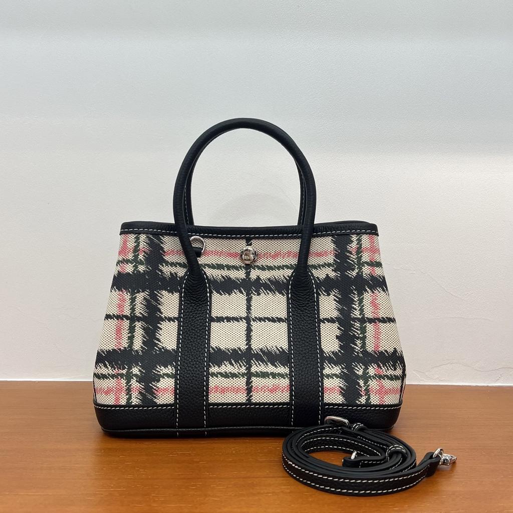 2025 New Style Will Be Equipped With Real Leather Small House Flower Garden Package Hand Delivery Express Package Large Capacity Cross-Border Package