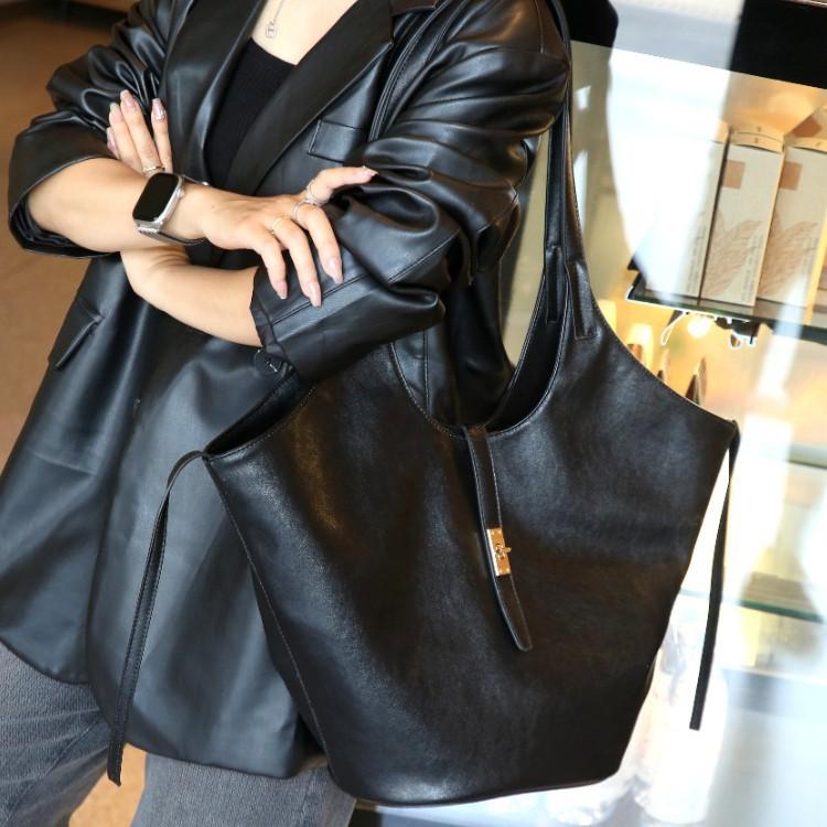 Large Capacity Commuter Versatile Bucket Tote Bag Niche Design Premium Handbag Casual Simple Shoulder Bag