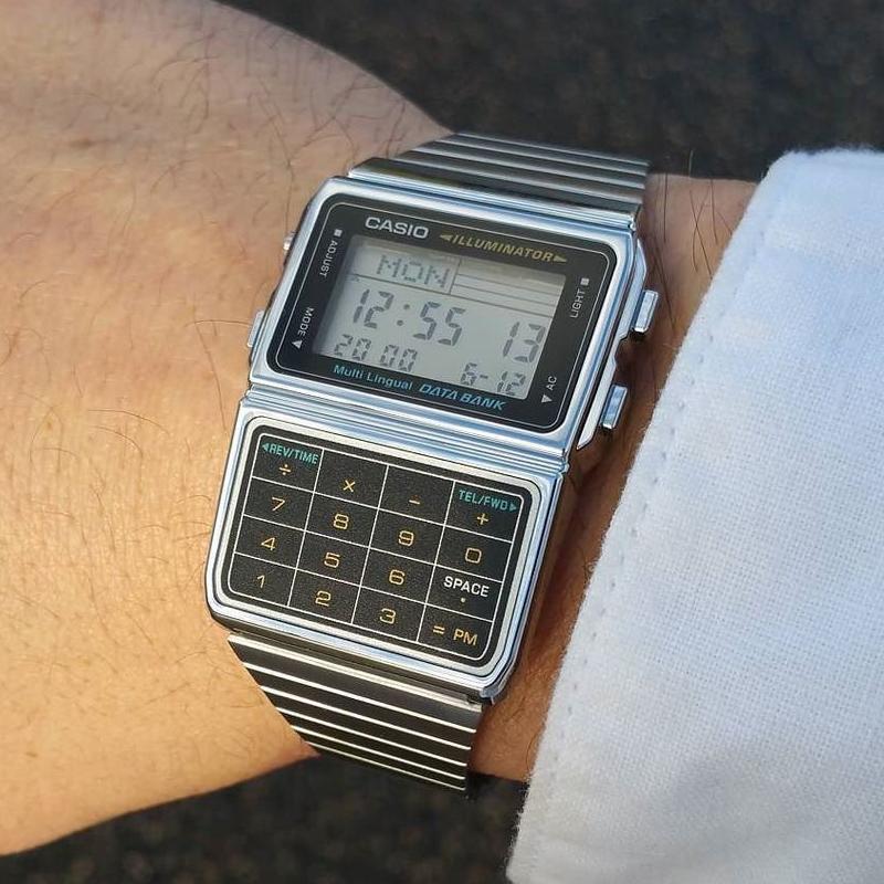 Casio YOUTH Serie-digitaler Taschenrechner, modisch retro, Multifunktionstaschenrechner, LCD-Display, Quarzwerk, Harzarmband, Japanisch und DBC-611-1