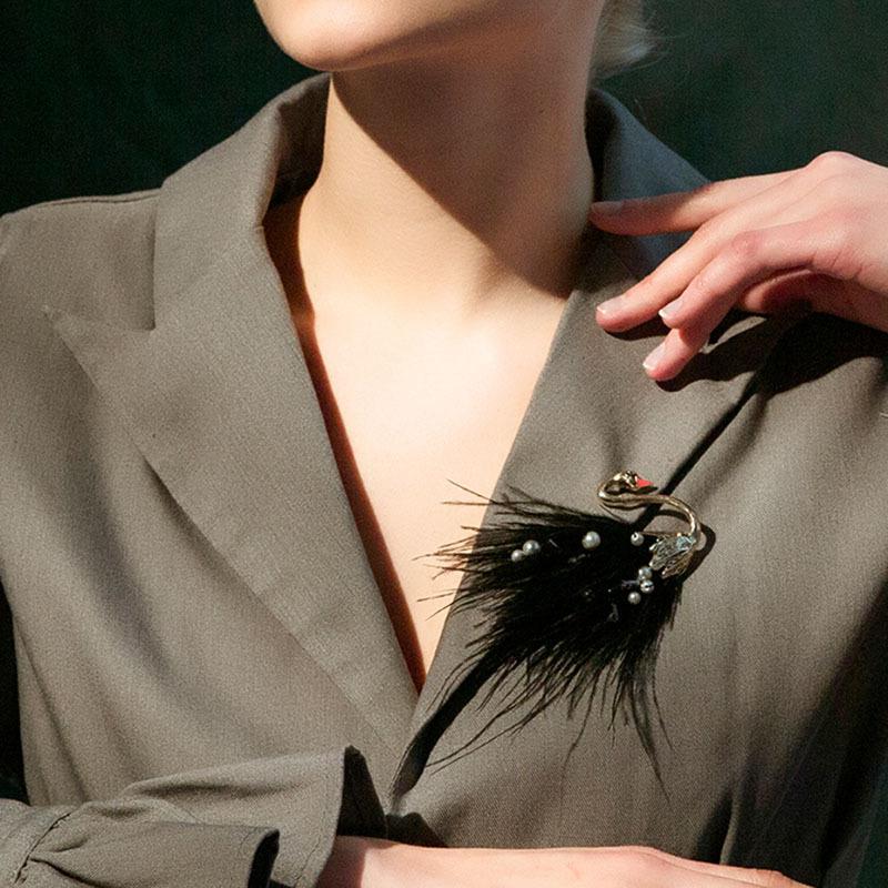 Spilla a forma di cigno nero con piume retrò, Spilla di alta gamma, Spilla alla moda e personalizzata