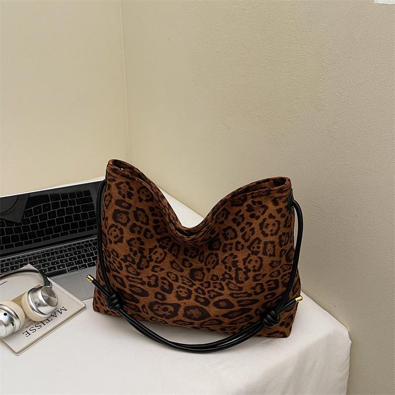 

Осенне-зимняя ретро замшевая сумка через плечо женская корейская версия нишевая большая сумка сумка через плечо женская большой вместимости текстурная портативная сумка-тоут