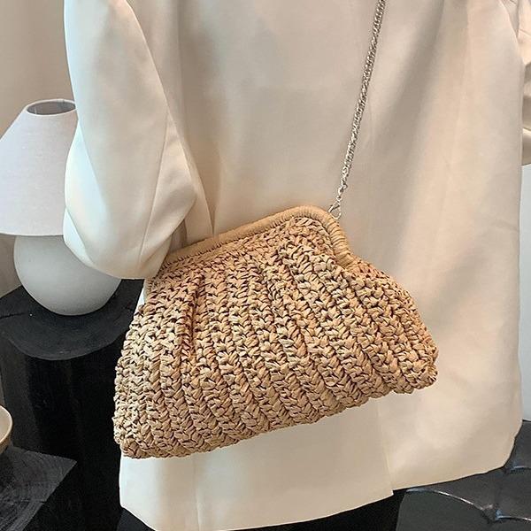 This Year's Popular Bags Are Hand-woven Hand-carried Bucket Bags for Women's 2025 New Small Fresh Straw One-shoulder Messenger Bags.