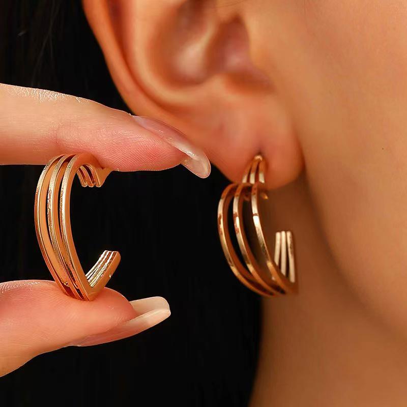 European & American Cold Style Metal Stud Earrings: Retro, High-End, Smooth Design with Personality Ear Cuffs