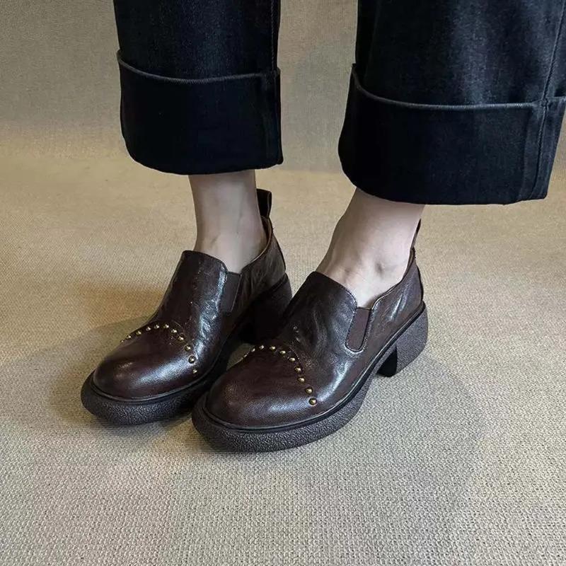 Fashion Leather Soft Women's Derby Shoes Pointed Black Flat Shoes British Casual Women's Sports Shoes Leather Slip Sleeve Rivet Nail