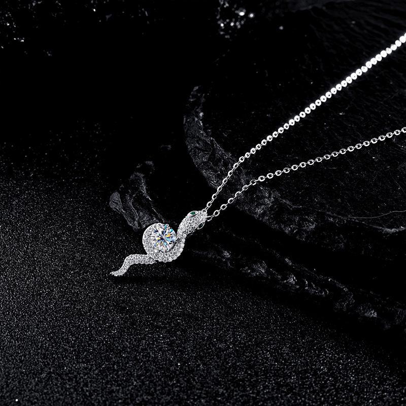 שרשרת מכסף סטרלינג S925 בצורת נחש עם מויסנייט לנשים - לא דוהה, תליון יוקרתי רב-שימושי לסתיו/חורף.