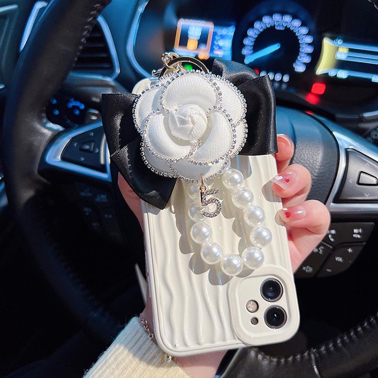 Elegant Camellia Keychain with Pearl Chain & Rhinestone Edge – Perfect Car Key Accessory & Bag Charm