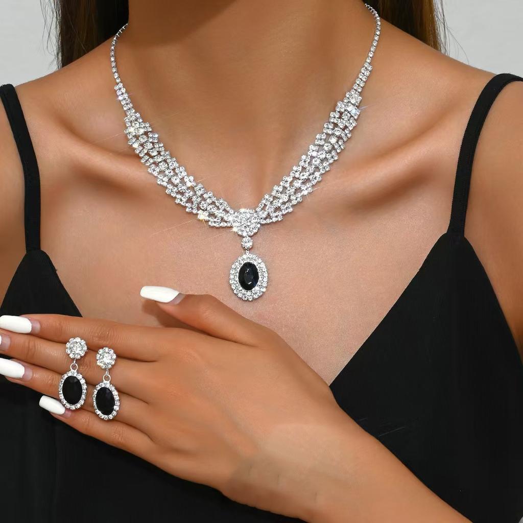 3-teiliges Damen-Strassschmuck-Set Diamantbesetzte Funkelnde Wassertropfen Halskette Ohrringe Hochzeitsfeier Brautschmuck Geschenke