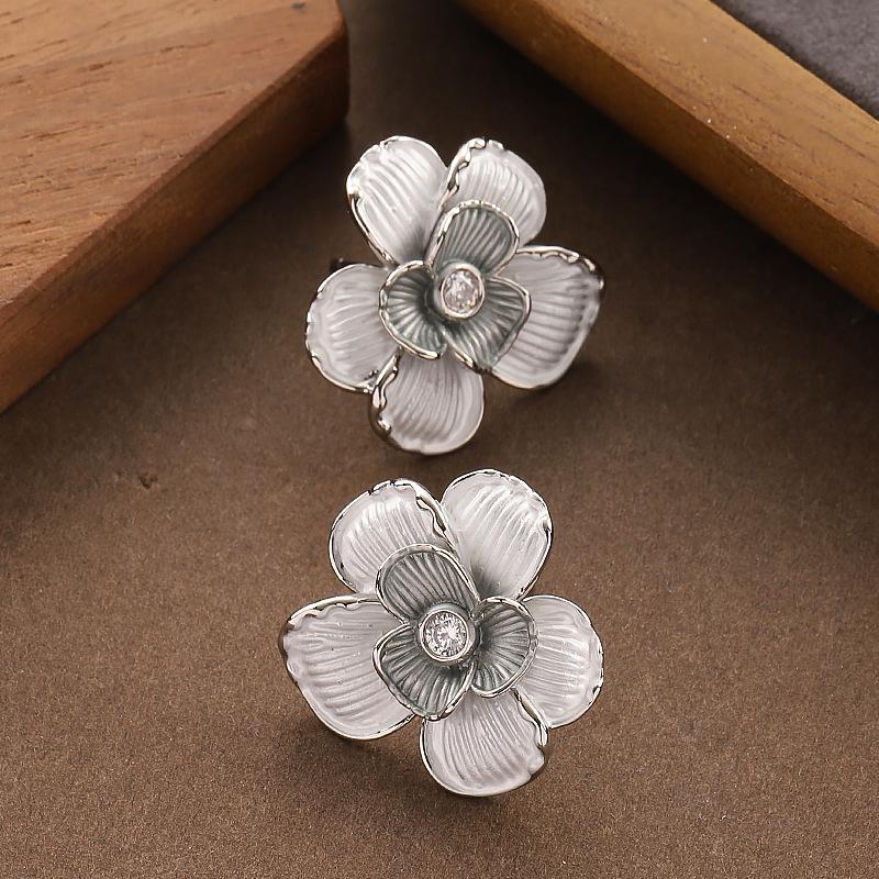 

Niche personalized design sense zircon multi-layer enamel drop glaze three-dimensional flower stud earrings temperament versatile earrings серый