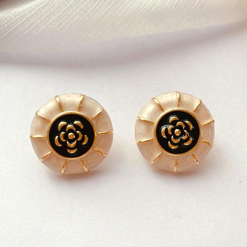 SKEDS Fashion Enamel Round Pearl Earrings For Women Vintage Baroque Exuqisiste Jewelry Ear Rings Party Wedding Accessories Gift