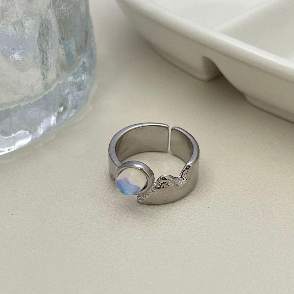 Influencer Mountain Moonlight Gradient Blue-White Gemstone Ring: Simple, High-End Style